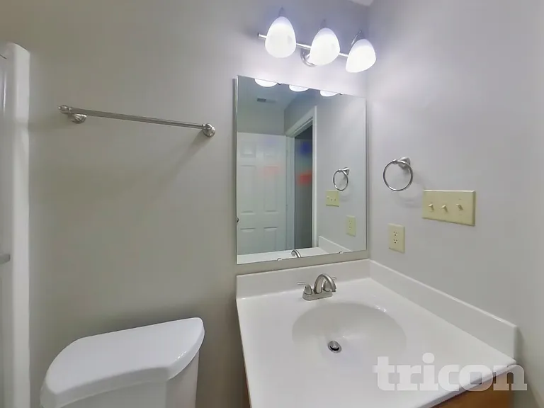 910 S Shore Ct — Photo 13