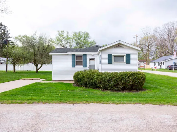 8496 E Rosemont Dr, New Carlisle, IN 46552