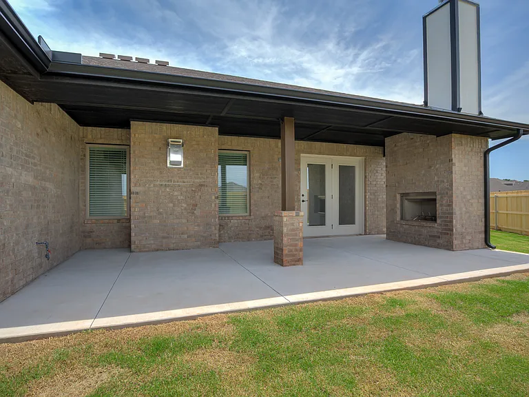 3233 Alameda St — Photo 13