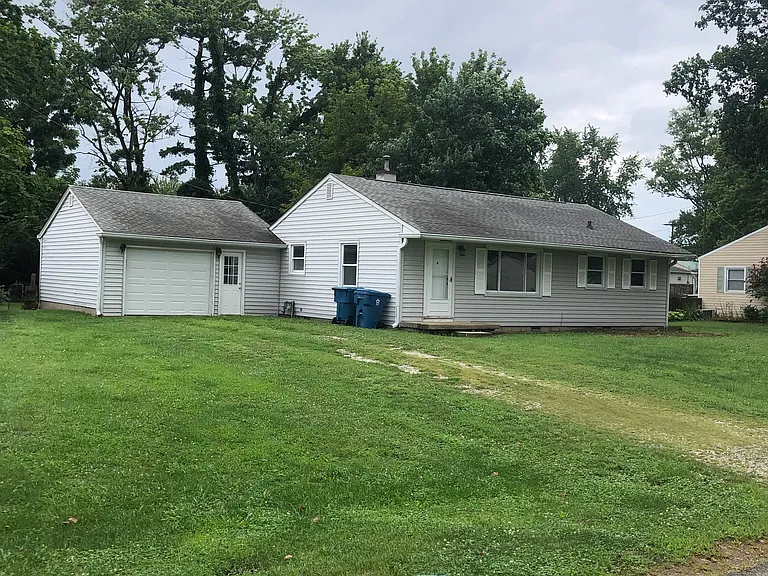 663 Arthur Dr — Photo 2