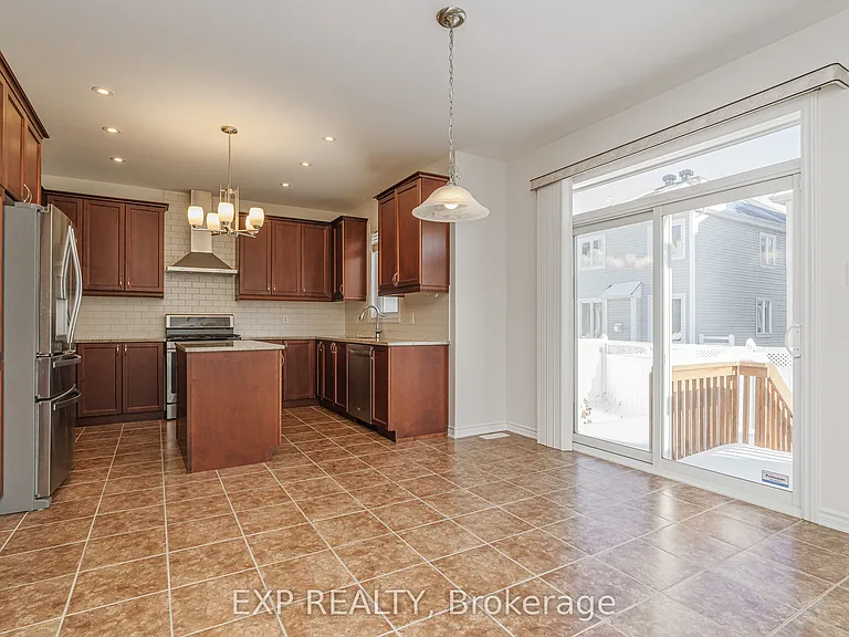 215 Rivertree St — Photo 9