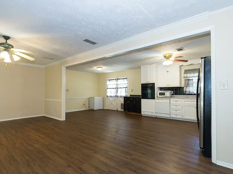 3720 Sunny Hill Dr — Photo 3