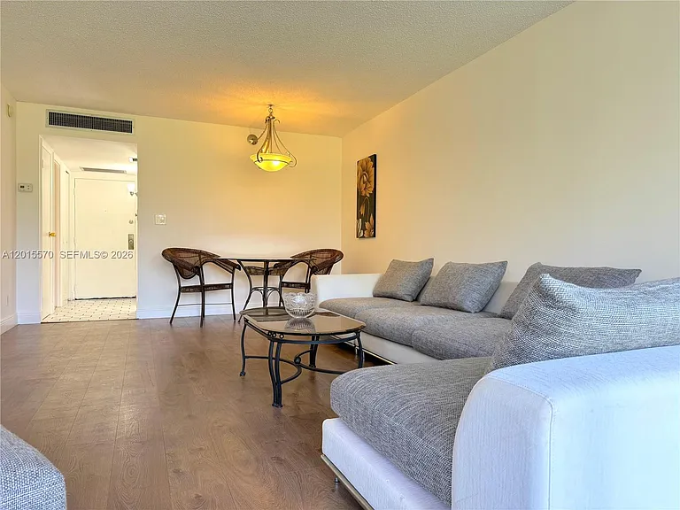 20400 W Country Club Dr #209 — Photo 7