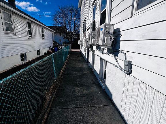 5th image of 11 Laurel St
