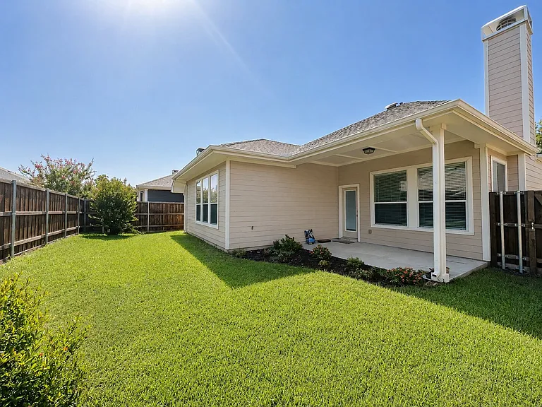 5724 Silverton Ave — Photo 18
