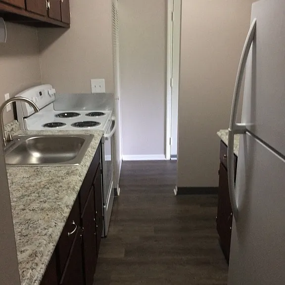 Stoney Creek Apartments — Photo 50