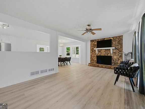 2nd image of 200 Huntcliff Ct