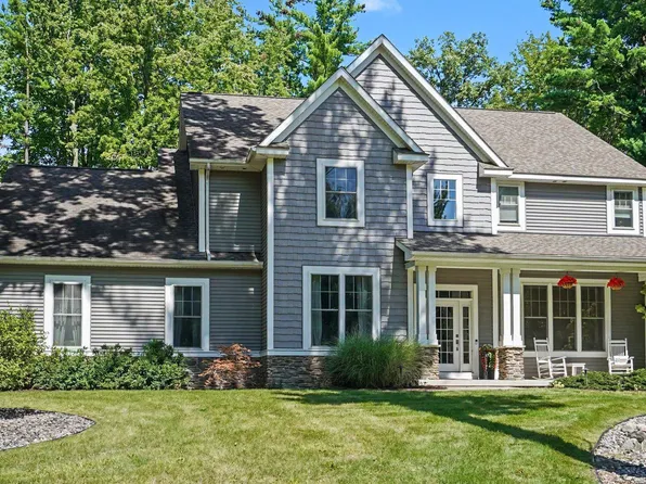 2785 E Iron Woods Pass Dr, Midland, MI 48642