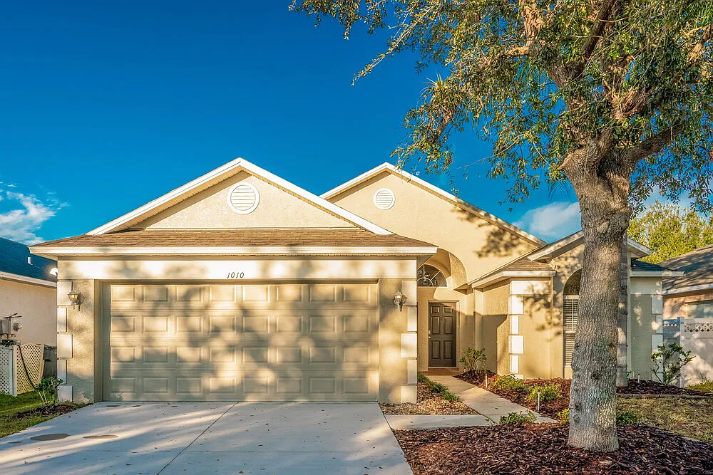 3 bed, 2.0 bath, 1617 sqft, $1,935 — Photo 1