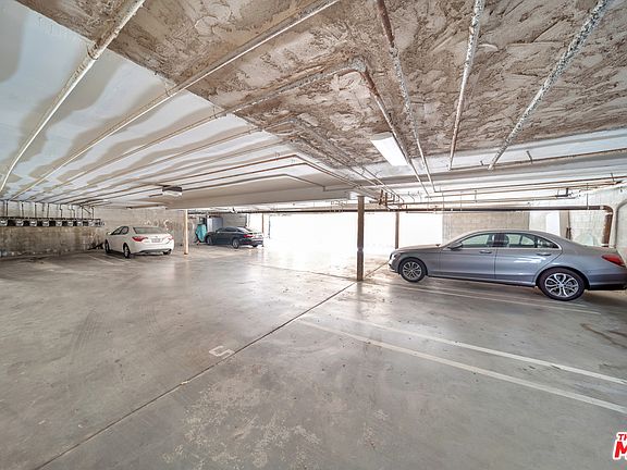 4th image of 12650 Oxnard St