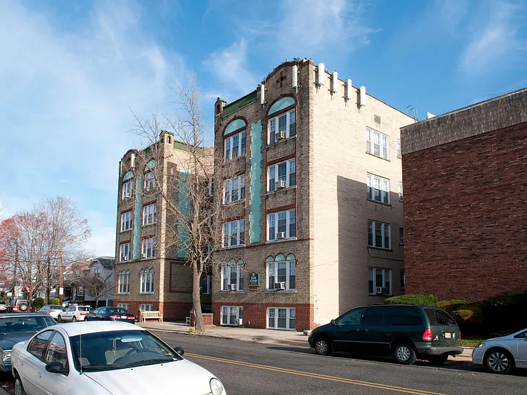 736 Elm St #406 — Photo 1