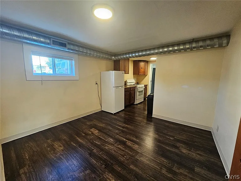 671 S Main St — Photo 7