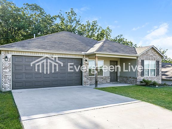 2nd image of 10 Spring Ridge Ln