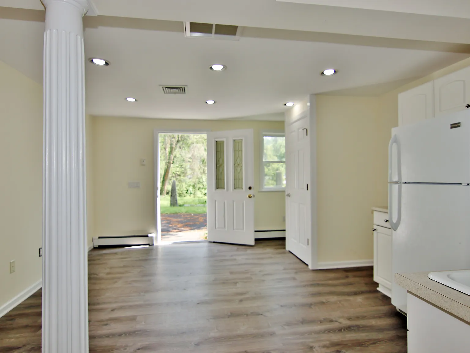 2 bed, 1000 sqft, $3,000 — Photo 4
