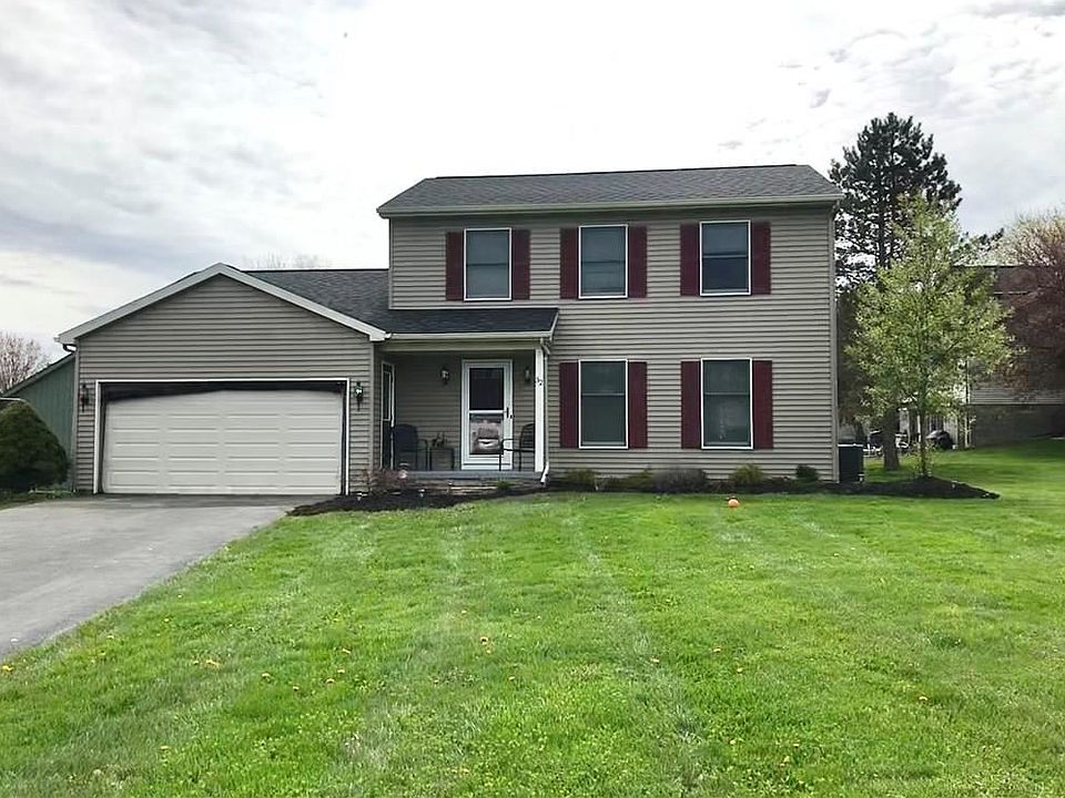 1st image of 32 Chiswick Dr