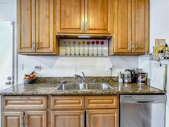 5th image of 451 War Admiral Ave