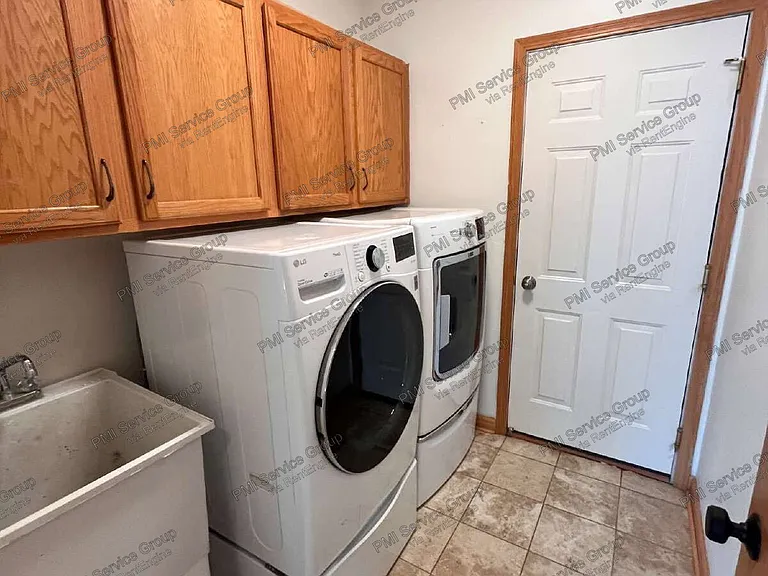 1523 Schumacher Dr — Photo 17