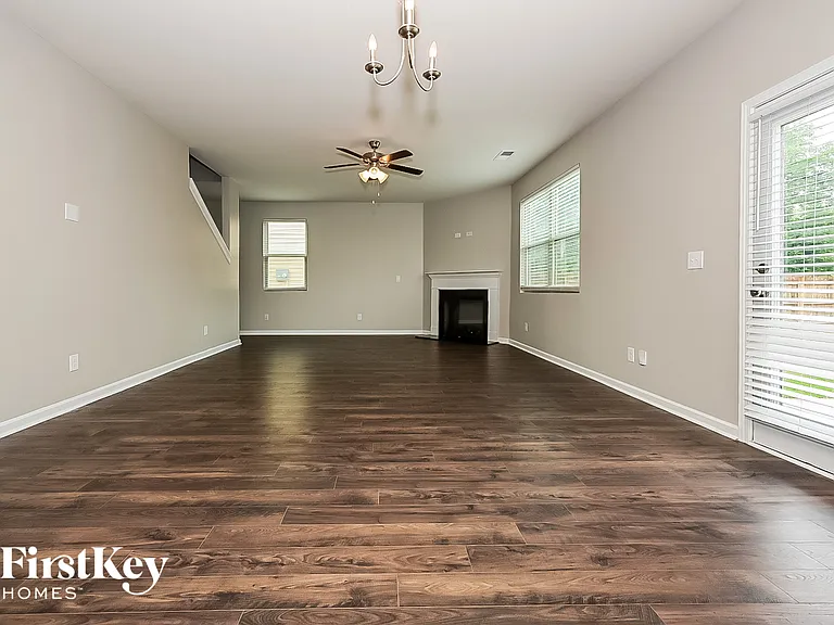 1500 Denver Way — Photo 3