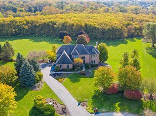 39W095 Crescent Ln, St Charles, IL 60175