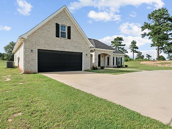 3rd image of 63 Joan Dr