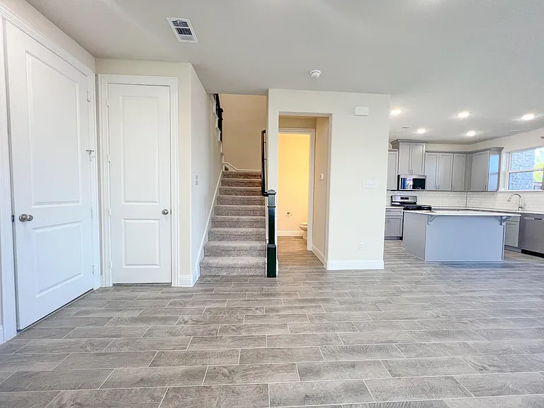 1715 Lisa Ct — Photo 4