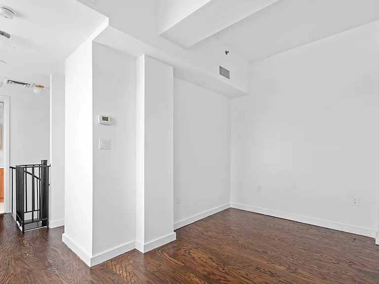 180 Hester St #PENTHOUSE — Photo 10