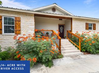 520 Enchanted River Dr, Bandera, TX 78003