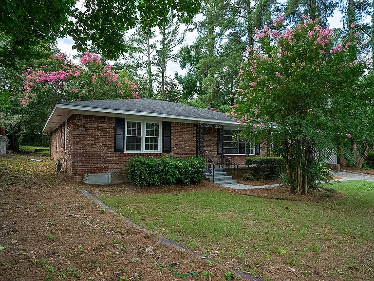 3120 Edinburgh Dr — Photo 3
