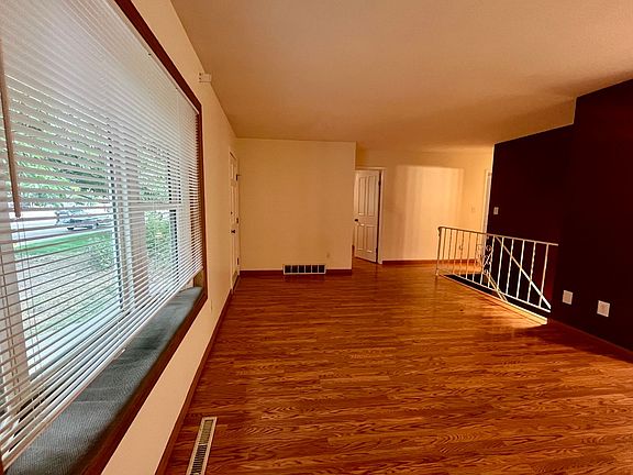 5th image of 708 S Pratt Pkwy