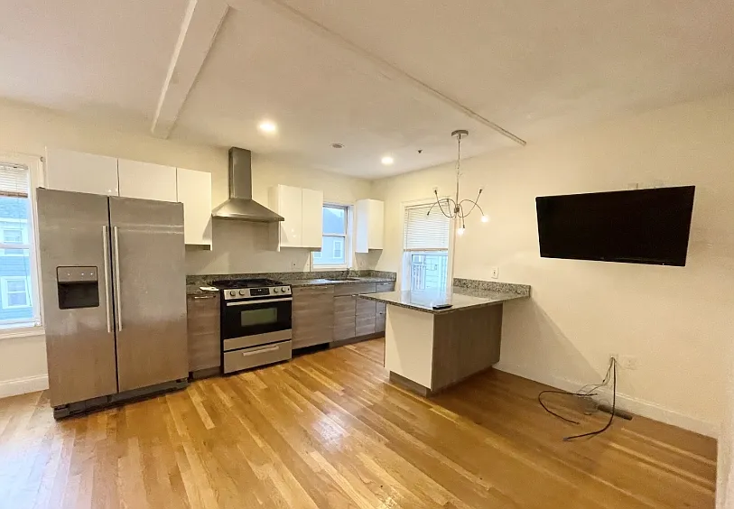 128-130 Hillside St #2