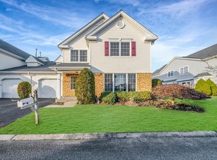 5 Charley Ln, Middle Island, NY 11953