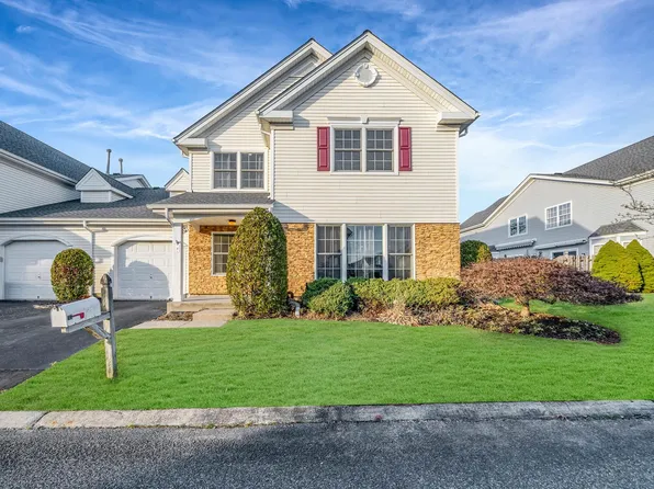 5 Charley Lane, Middle Island, NY 11953