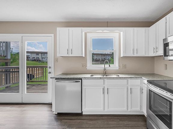 5th image of 140 Valley Vista Dr