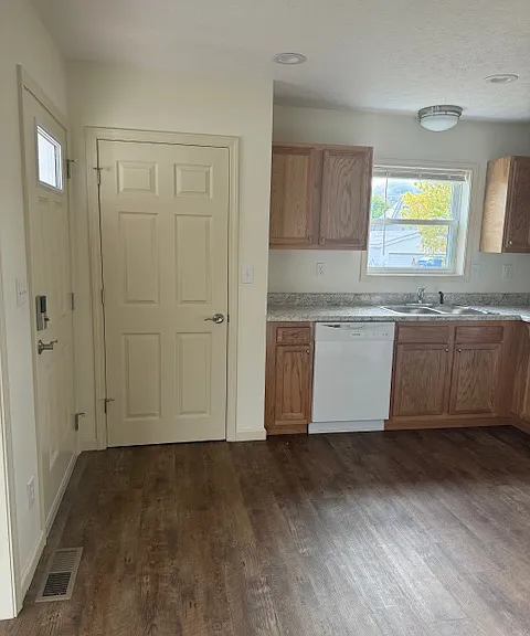 114 Henry Ave — Photo 7