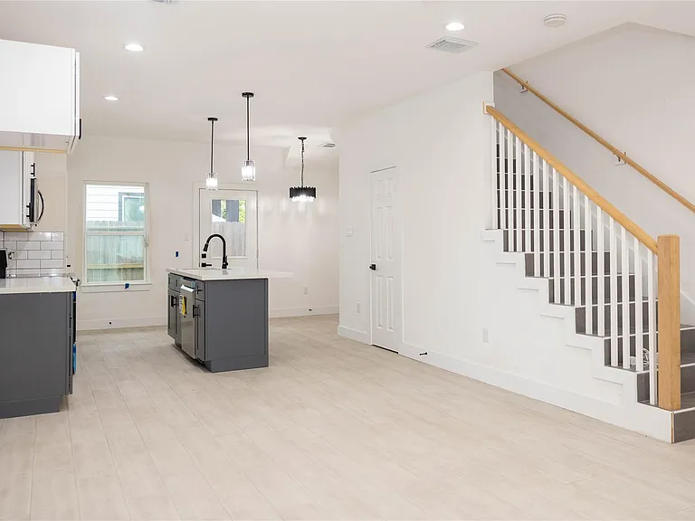 8208 Knox St — Photo 5