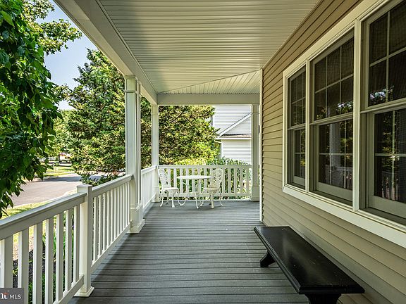 3rd image of 961 Pinehurst Dr