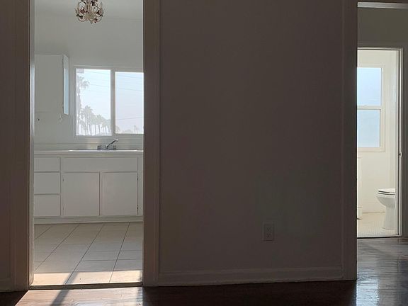 3rd image of 707 N Ridgewood Pl APT 205