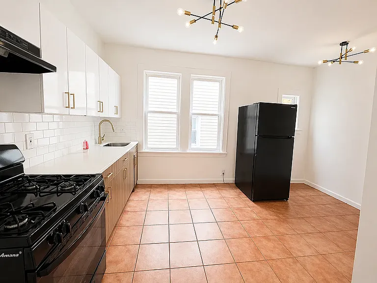94 Rose Terrace — Photo 3