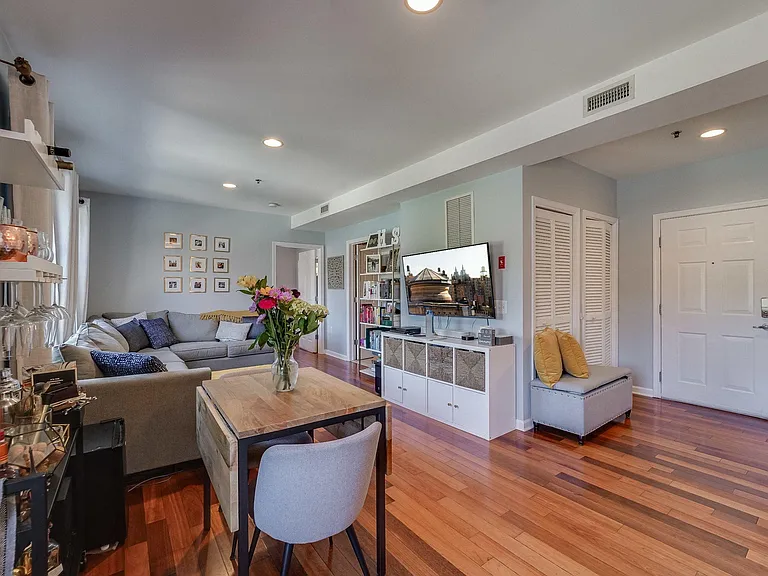 650 2nd St #4G — Photo 15