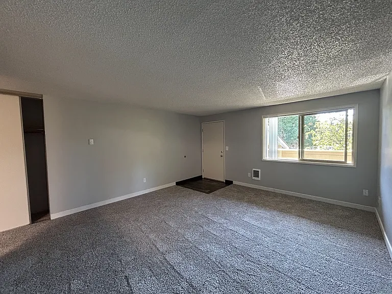 Eagle Pointe Apartments — Photo 4
