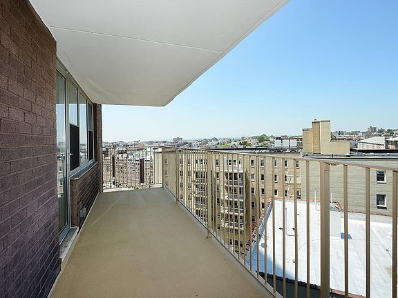 4th image of 6040 Kennedy Blvd E APT 9L
