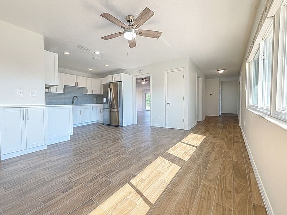 4th image of 1458 Alwynne Dr N