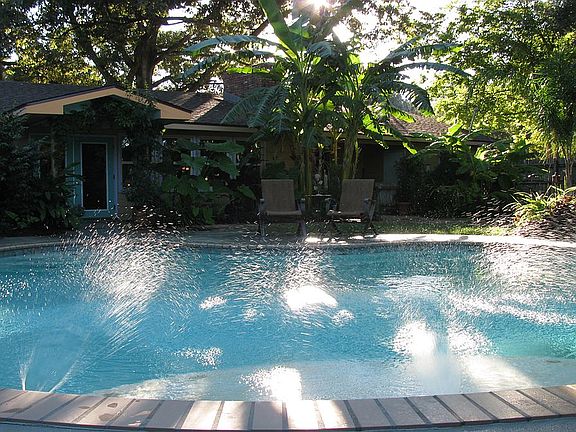 5th image of 301 Karen Dr