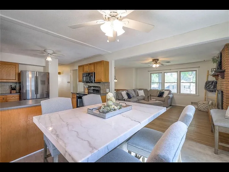 9110 Farley Ln — Photo 27