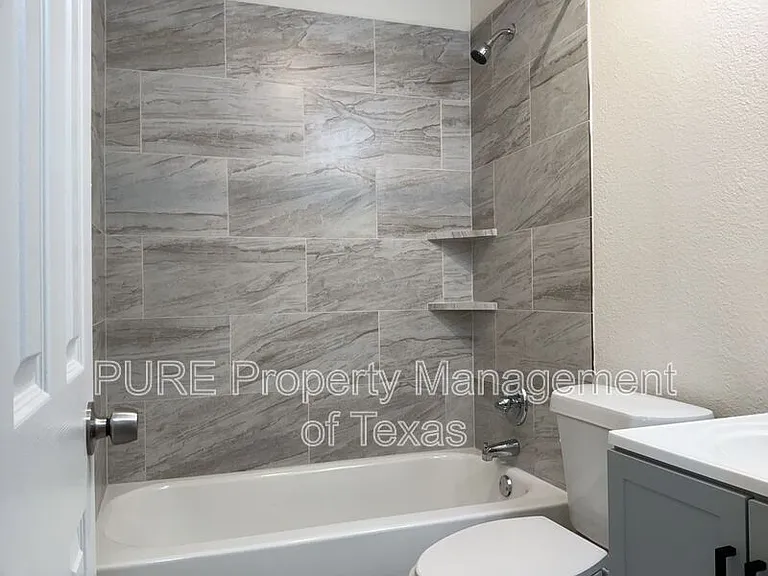 417-418 Parkhill Cv #417 — Photo 9