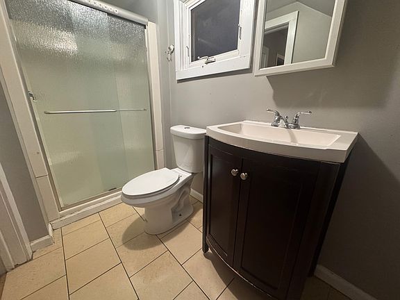 5th image of 117 Bloomfield Ave APT 4