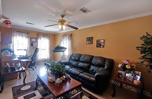 5th image of 10251 Castlewood Dr