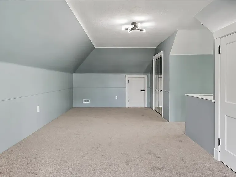 512 Marion Ave — Photo 11