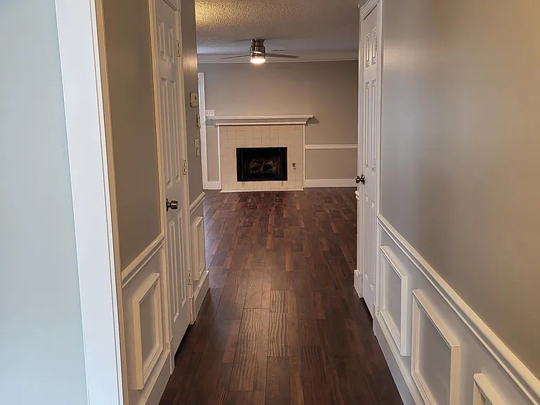 1339 Poplar Pointe SE — Photo 3