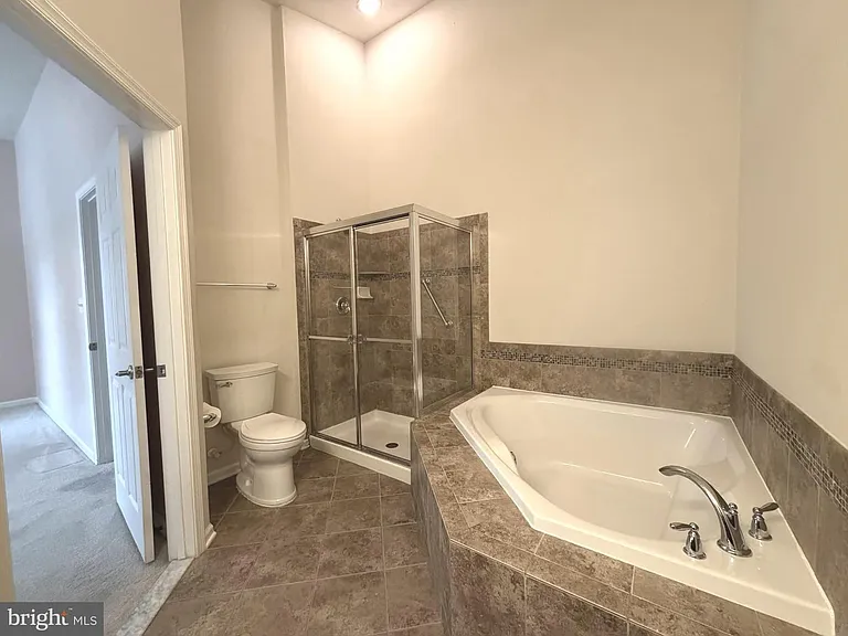 2911 Lomond Pl — Photo 10